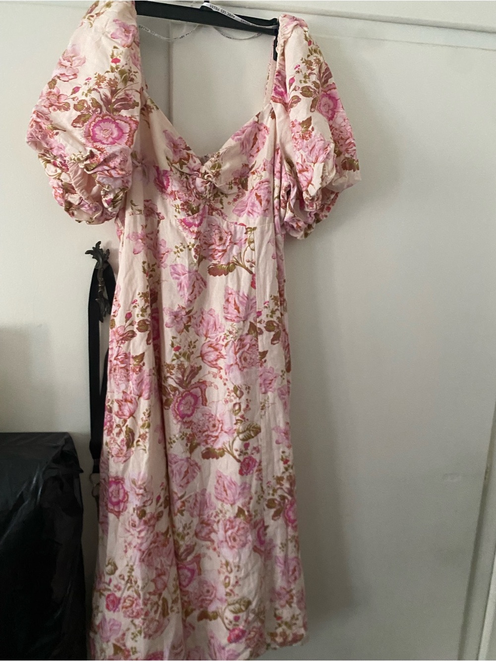 Avec Les Filles Pink and Cream Floral Puff Sleeve Midi Dress